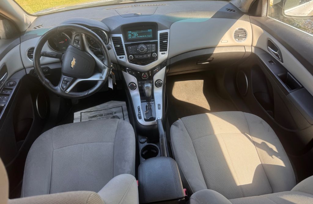 2011 Chevrolet Cruze LT photo