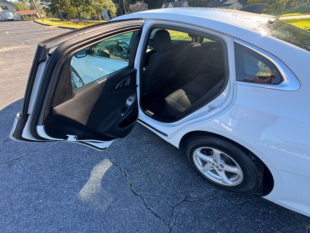 2018 Chevrolet Malibu - $12,995