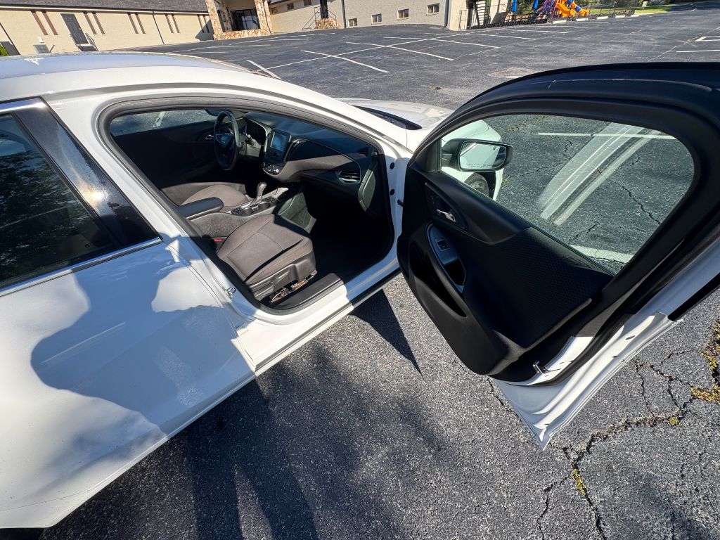 2018 Chevrolet Malibu - $12,995