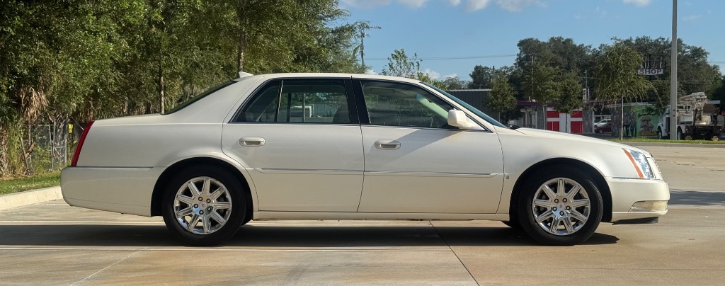 2009 Cadillac DTS - $6,795