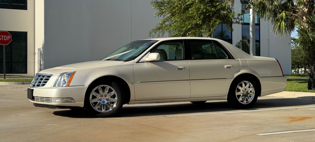 2009 Cadillac DTS - $6,795