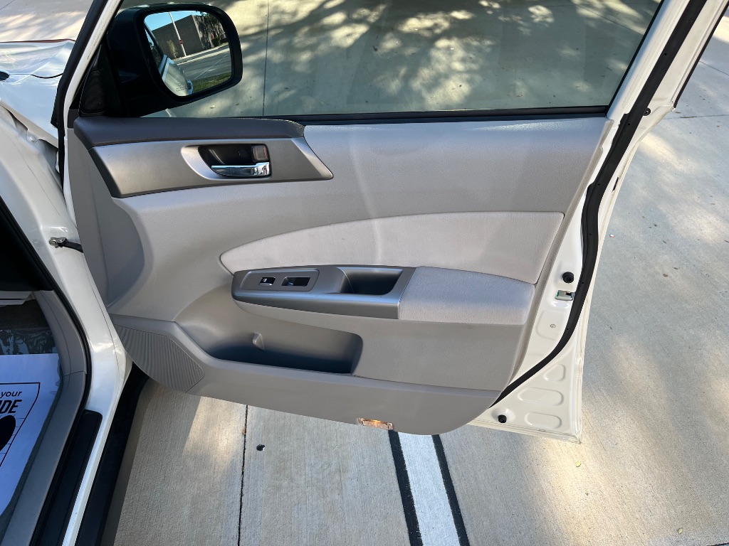 2010 Subaru Forester 2.5X Limited photo