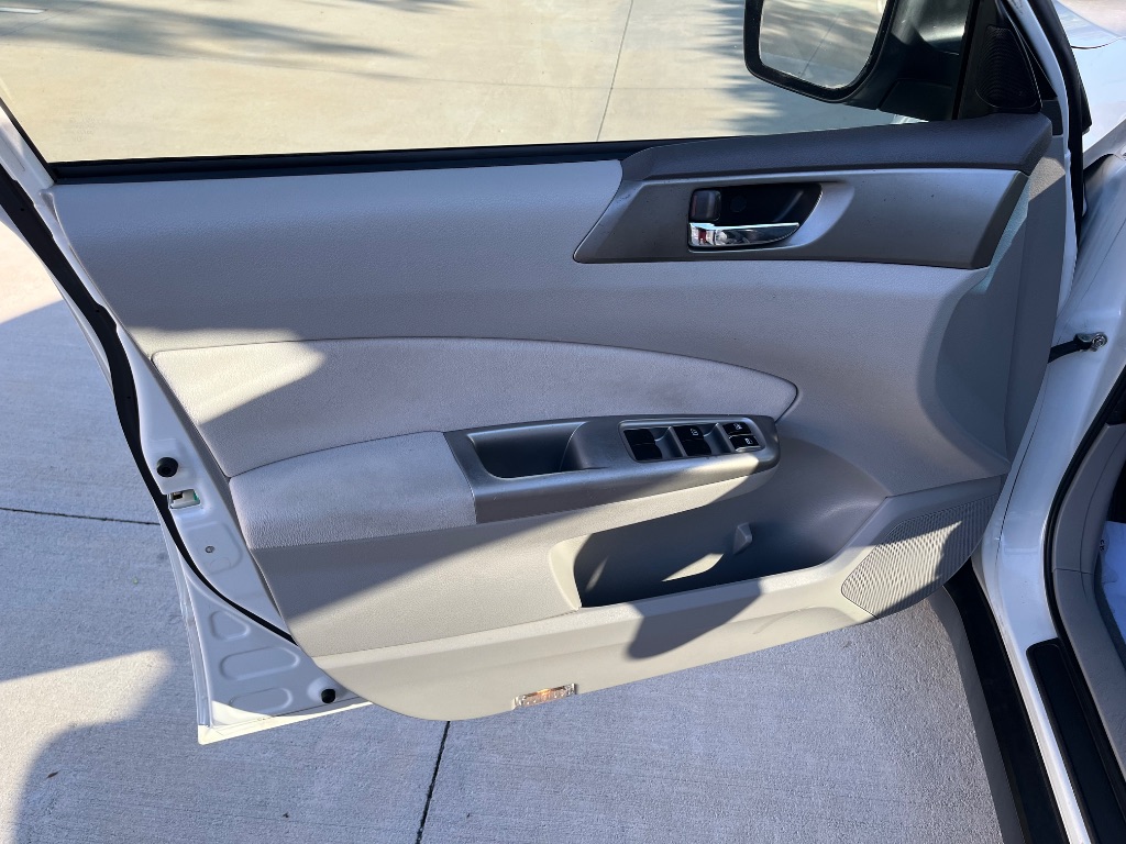 2010 Subaru Forester 2.5X Limited photo