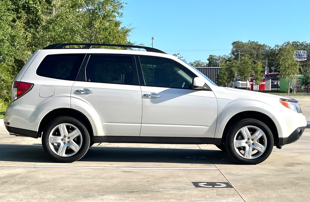 2010 Subaru Forester 2.5X Limited photo