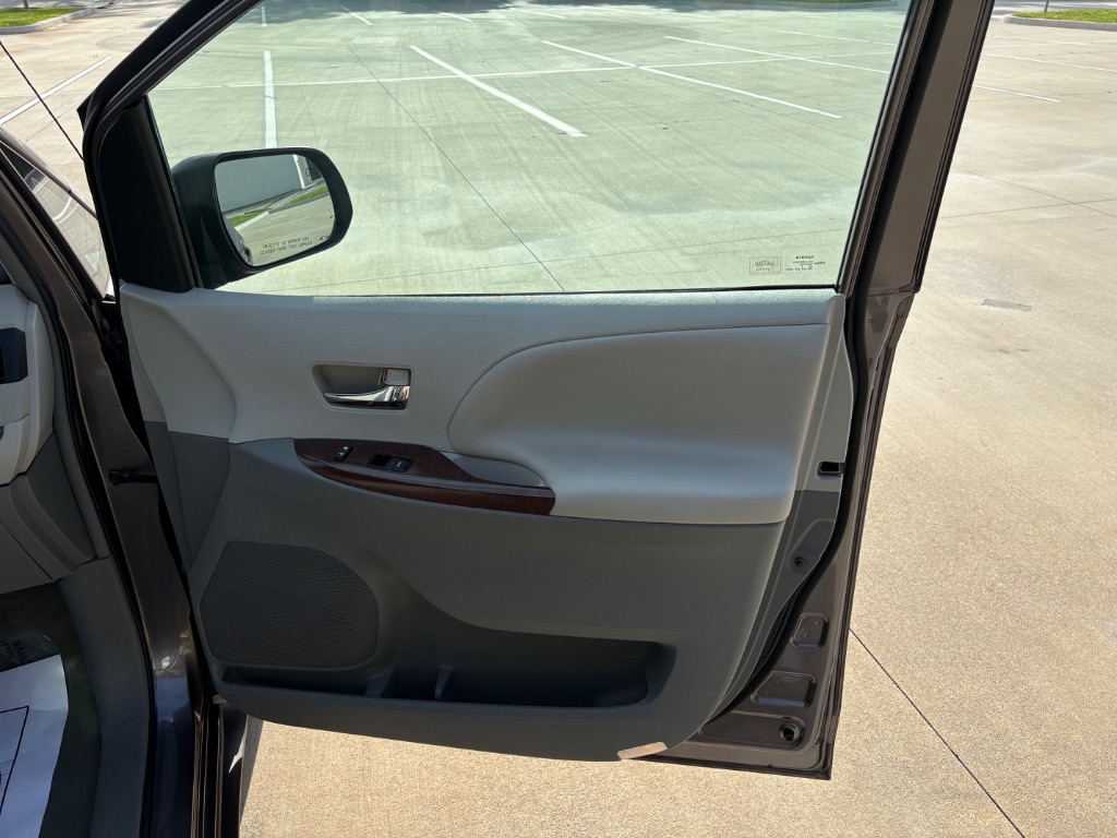 2012 Toyota Sienna - $13,995