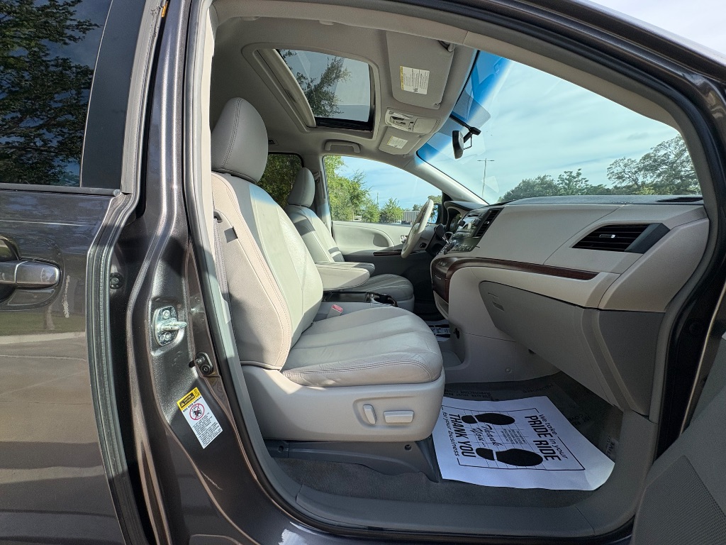 2012 Toyota Sienna - $13,995