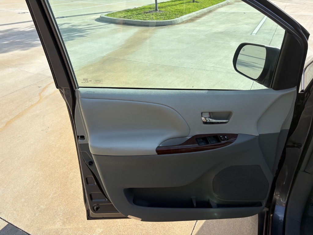 2012 Toyota Sienna - $13,995