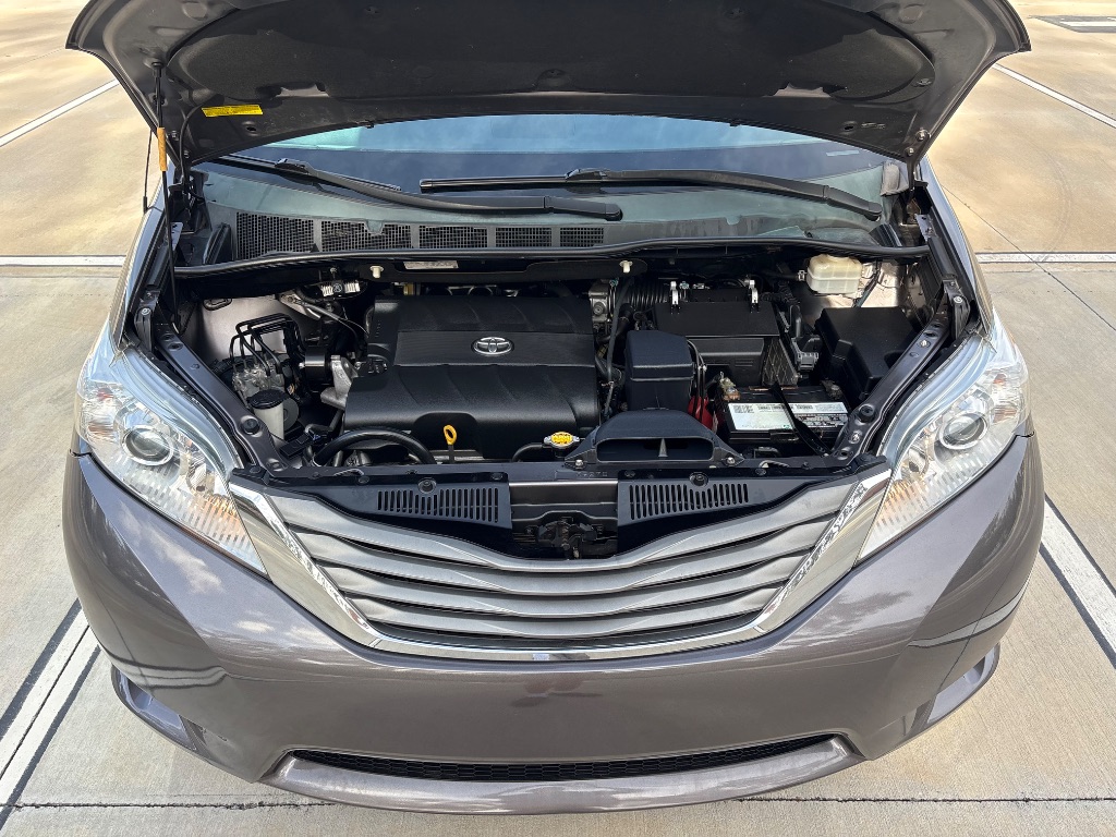 2012 Toyota Sienna - $13,995