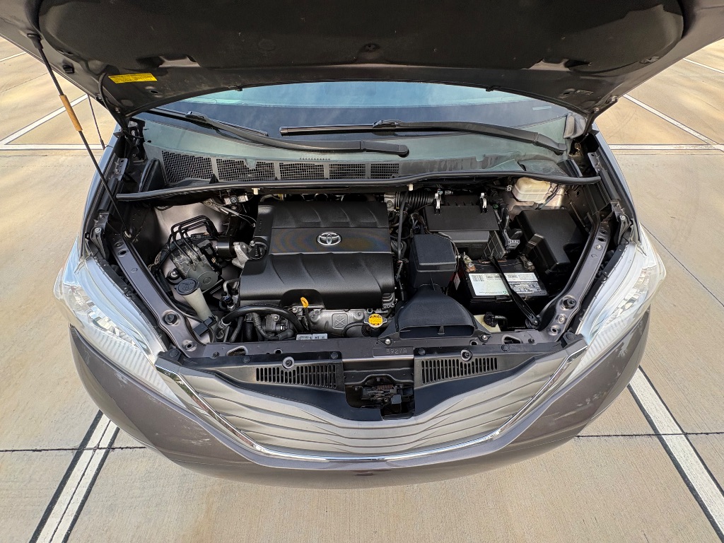 2012 Toyota Sienna - $13,995