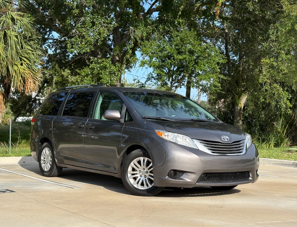 2012 Toyota Sienna - $13,995
