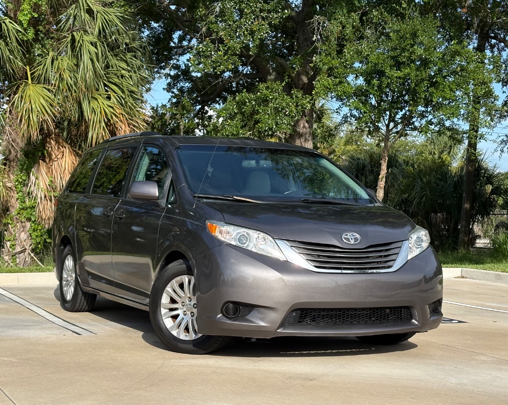 2012 Toyota Sienna - $13,995