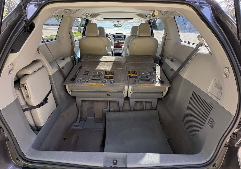 2012 Toyota Sienna - $13,995