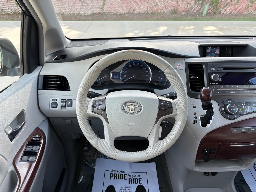 2012 Toyota Sienna - $13,995