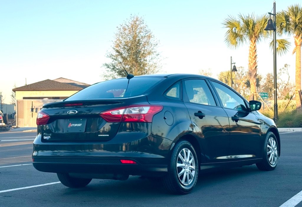 2013 Ford Focus S photo
