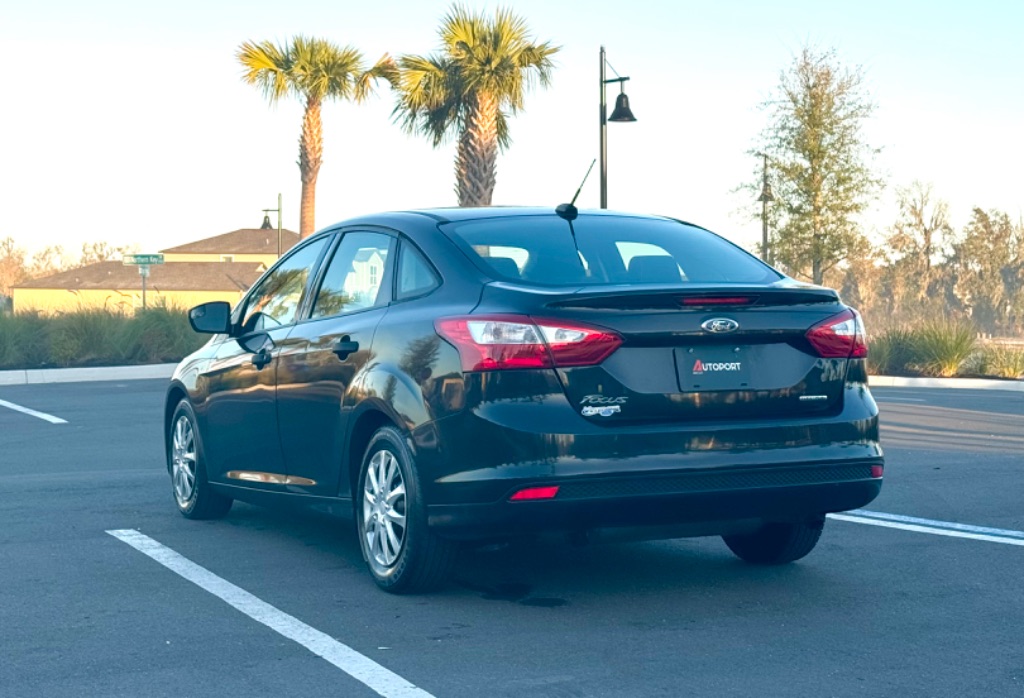 2013 Ford Focus S photo