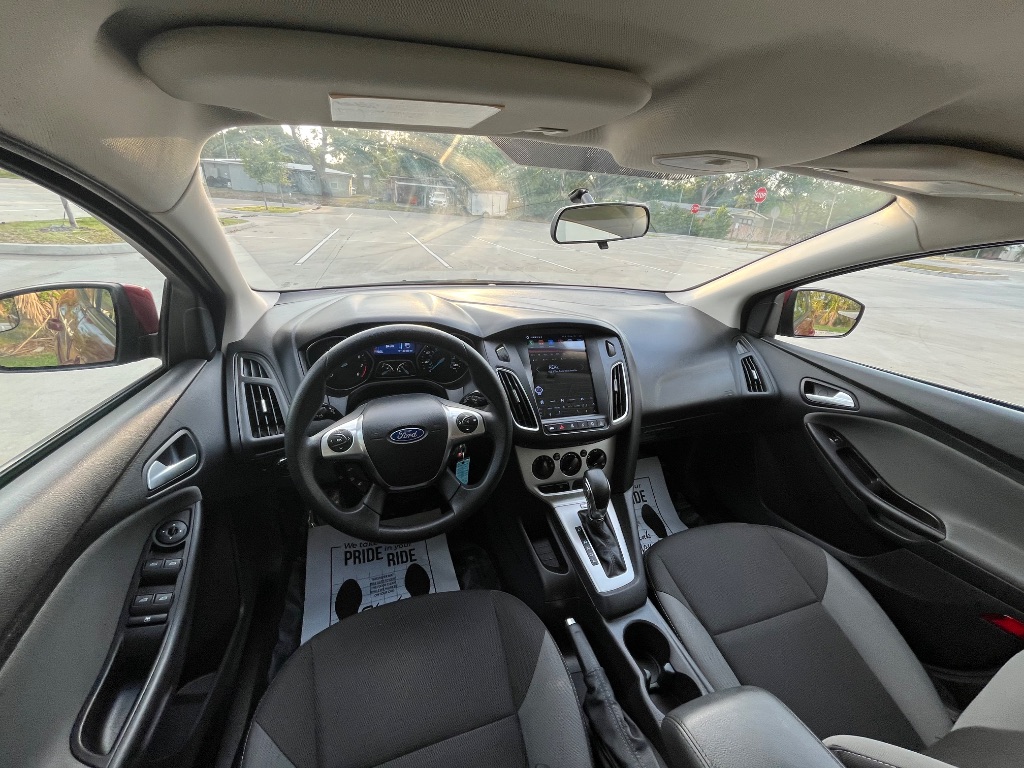 2014 Ford Focus SE photo