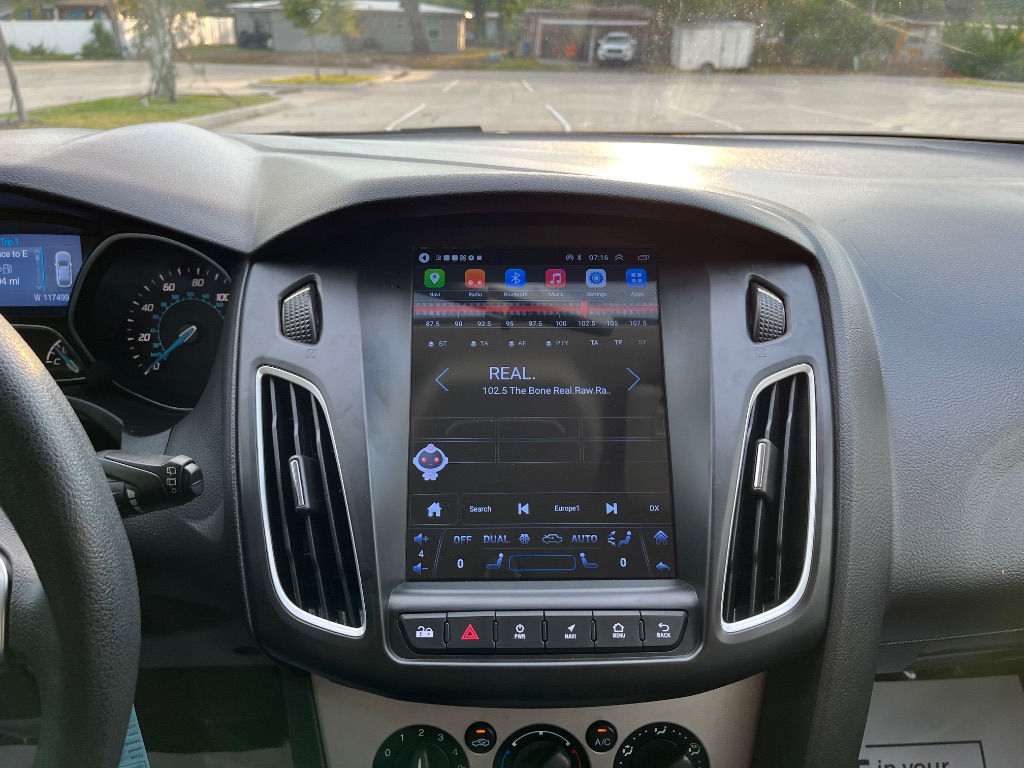 2014 Ford Focus SE photo
