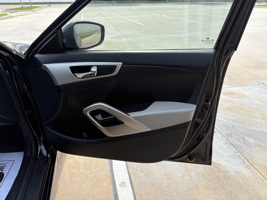 2014 Hyundai Veloster - $7,495
