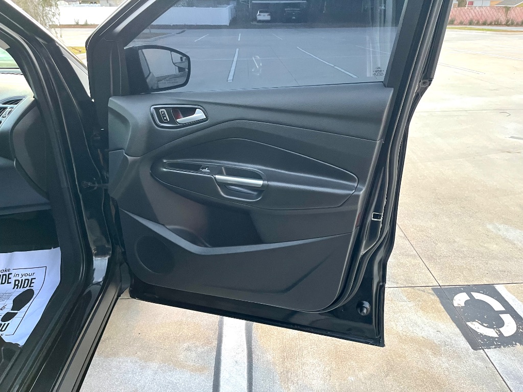 2014 Ford Escape - $7,995