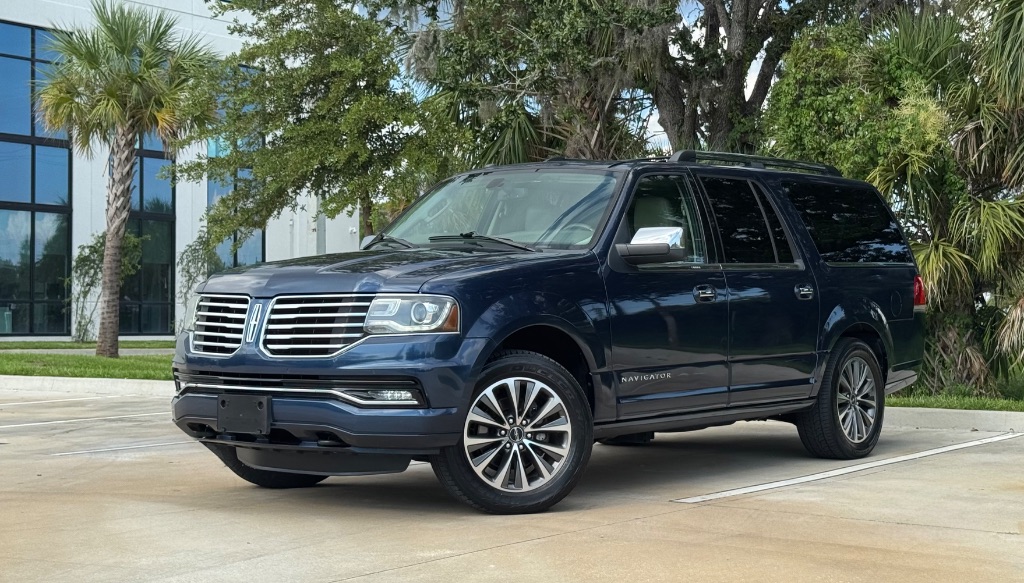 2015 Lincoln Navigator - $10,795