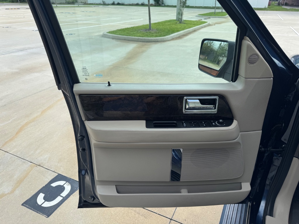 2015 Lincoln Navigator - $10,795