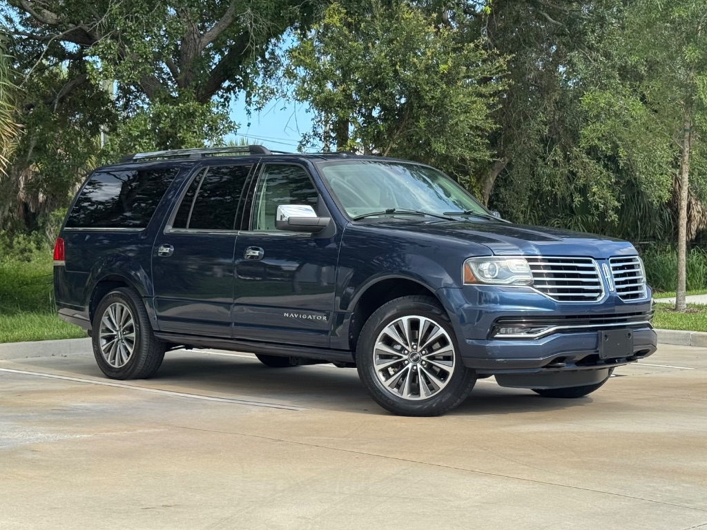 2015 Lincoln Navigator - $10,795