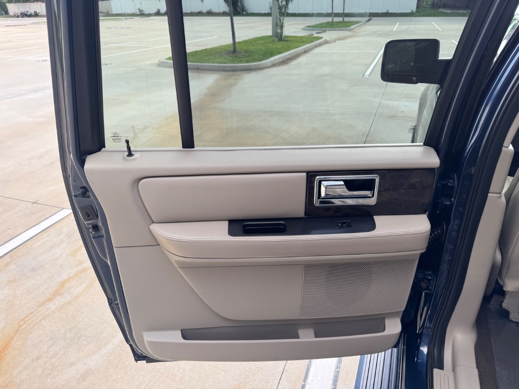 2015 Lincoln Navigator - $10,795