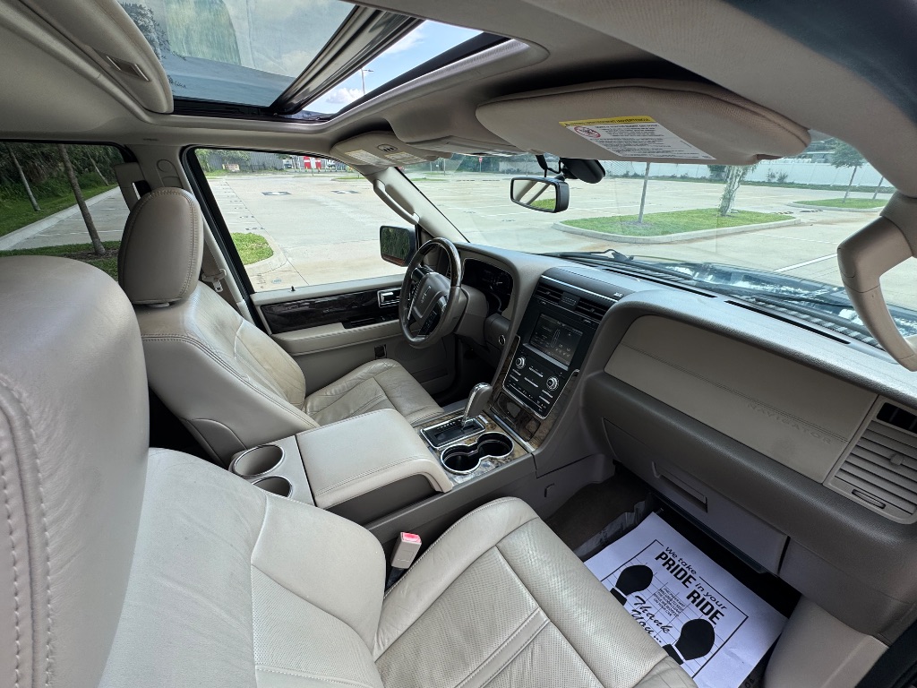 2015 Lincoln Navigator - $10,795