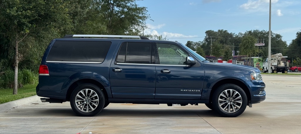 2015 Lincoln Navigator - $10,795