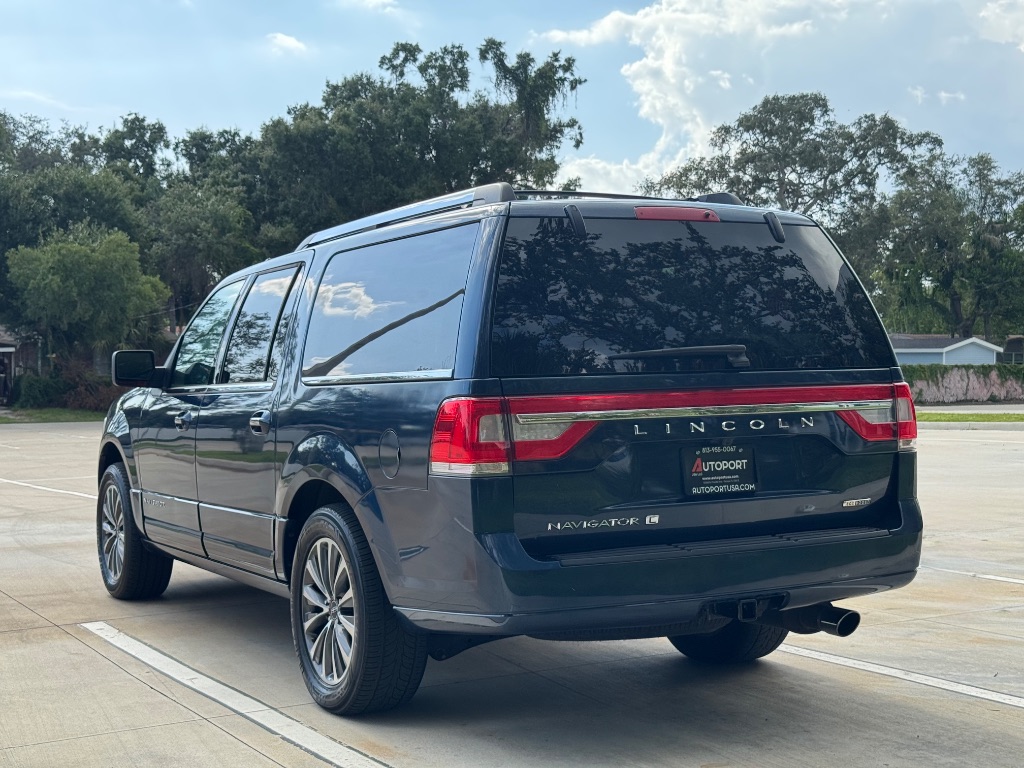 2015 Lincoln Navigator - $10,795
