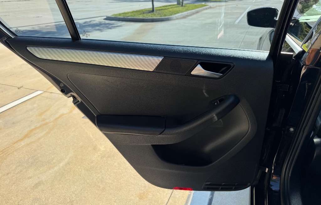 2015 Volkswagen Jetta - $7,995