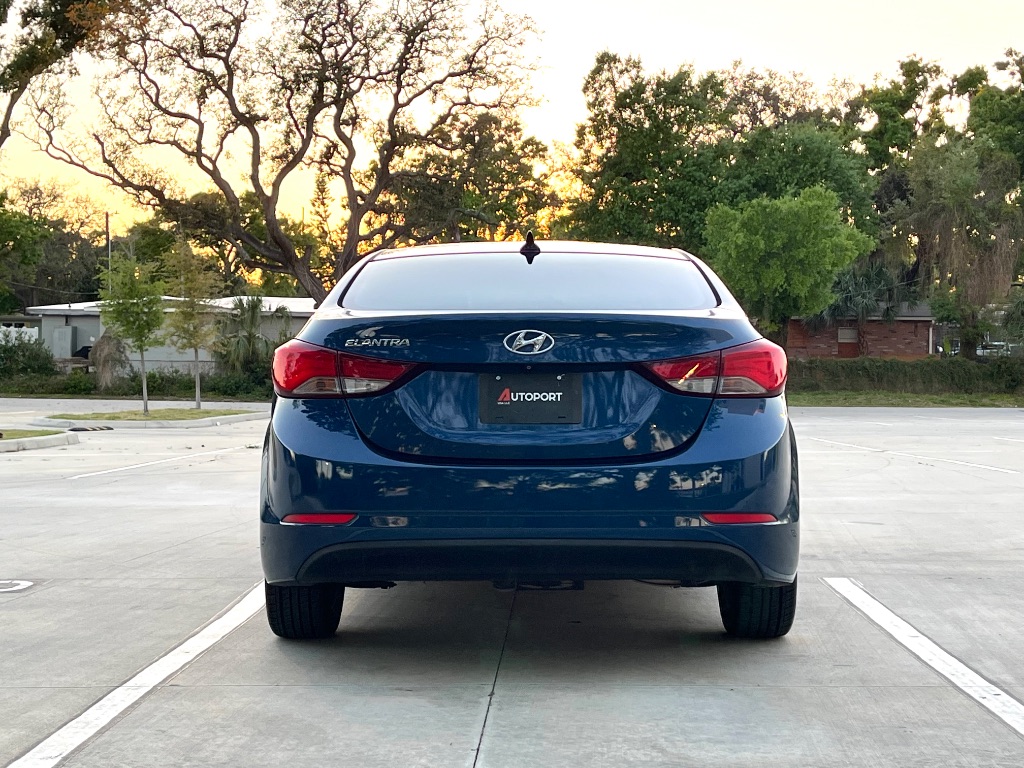 2015 Hyundai Elantra SE photo