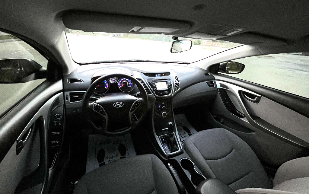 2015 Hyundai Elantra SE photo