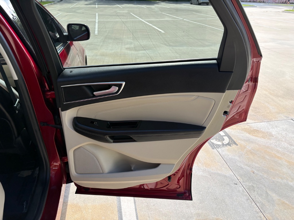 2016 Ford Edge - $10,995