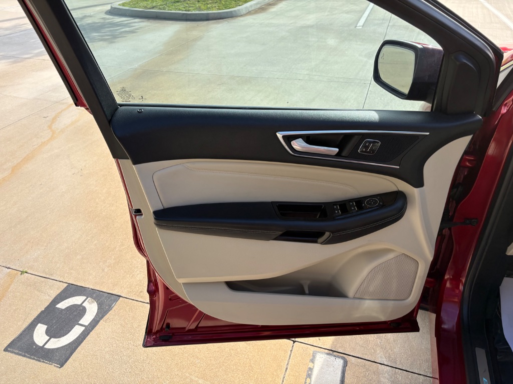 2016 Ford Edge - $10,995