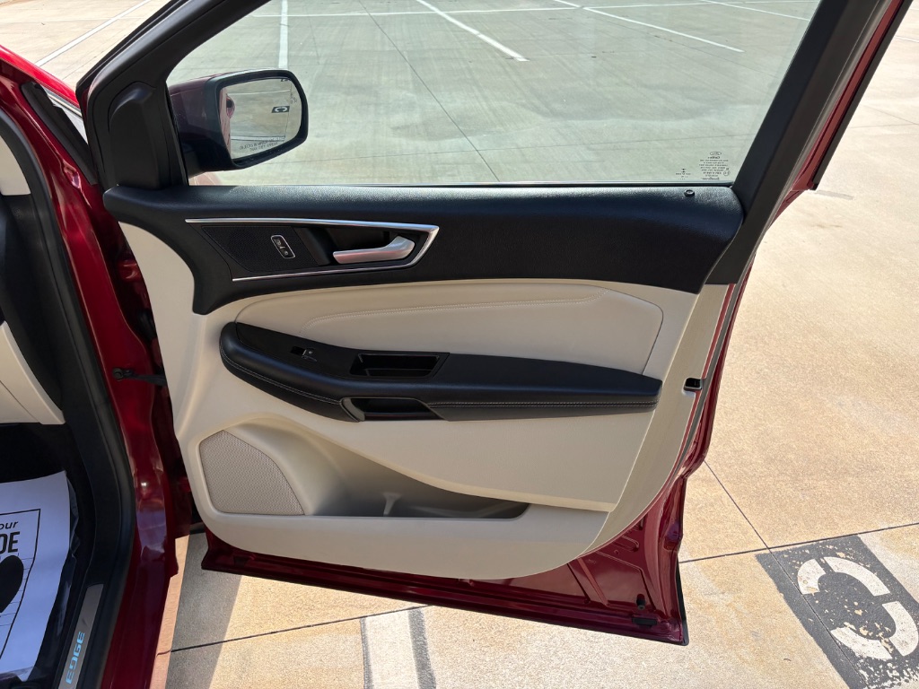 2016 Ford Edge - $10,995