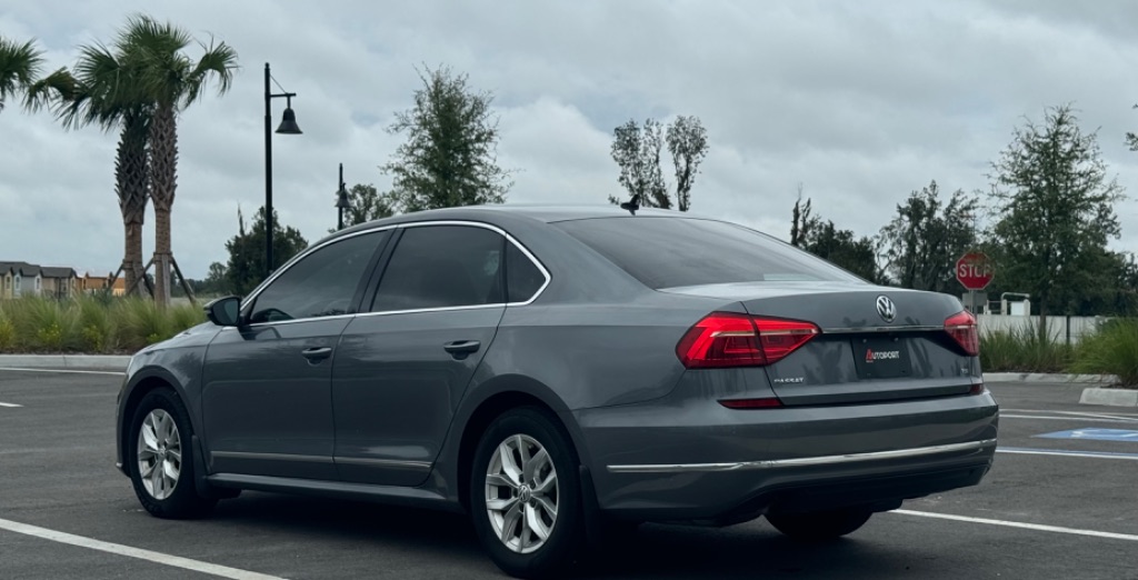 2016 Volkswagen Passat S photo