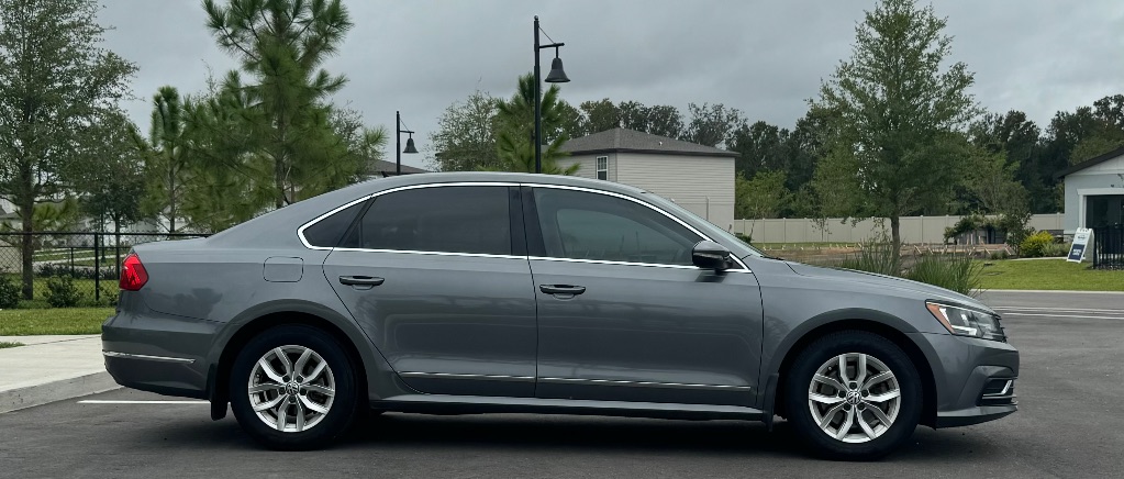 2016 Volkswagen Passat S photo