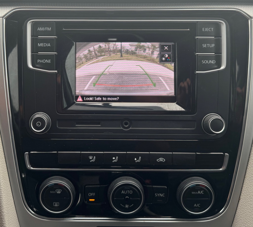 2016 Volkswagen Passat S photo