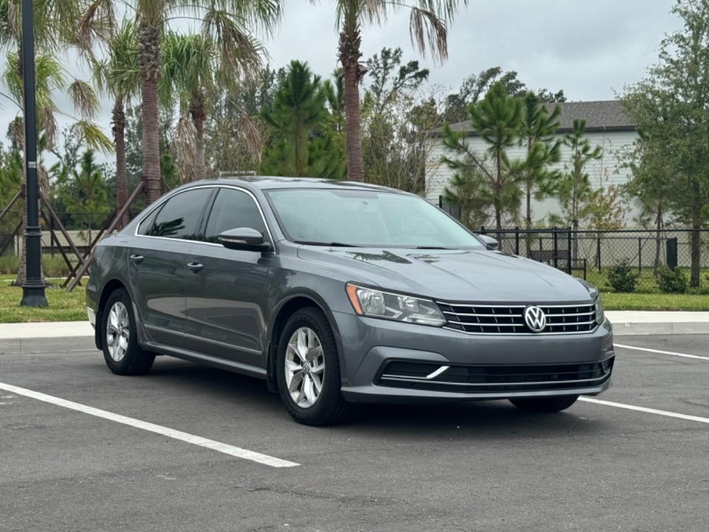 2016 Volkswagen Passat S photo