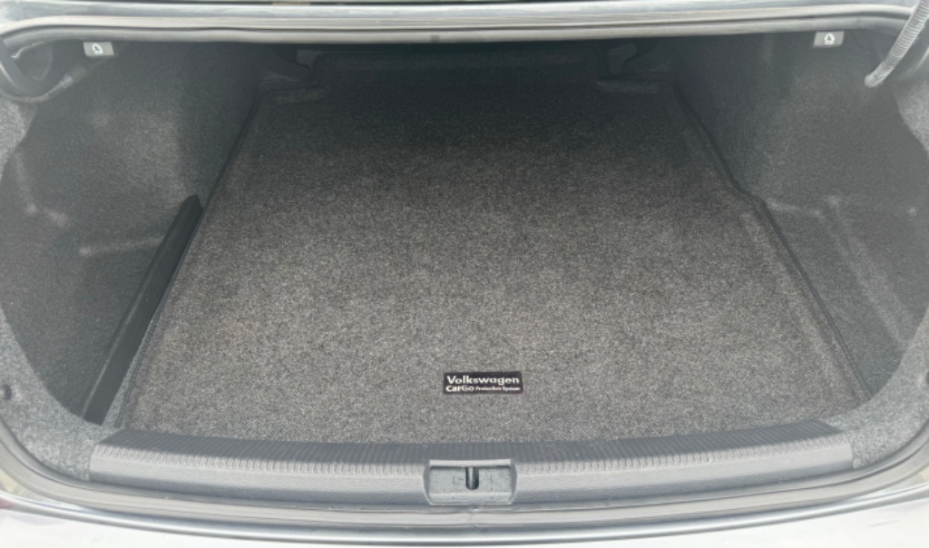 2016 Volkswagen Passat S photo