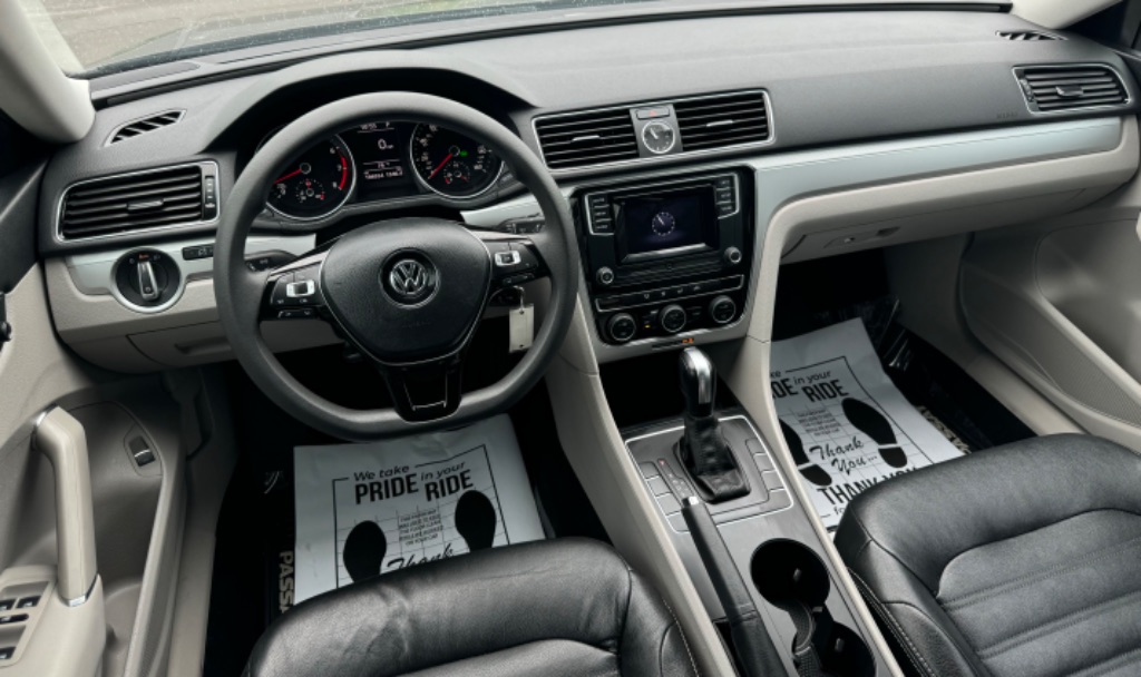 2016 Volkswagen Passat S photo
