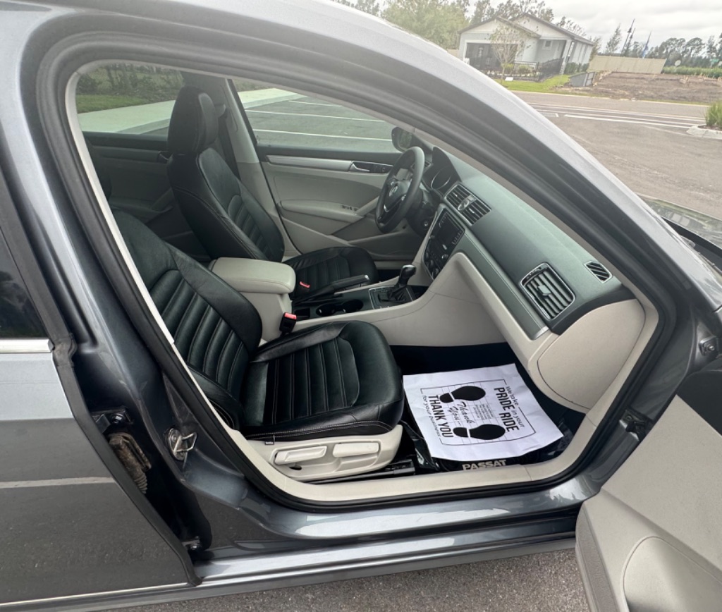 2016 Volkswagen Passat S photo