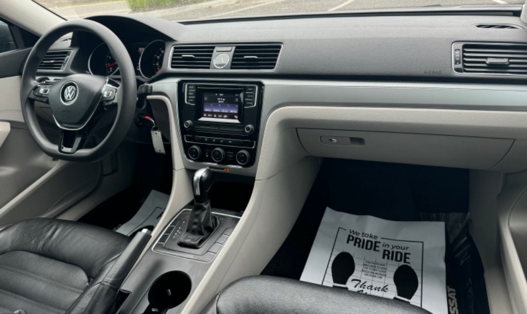 2016 Volkswagen Passat S photo