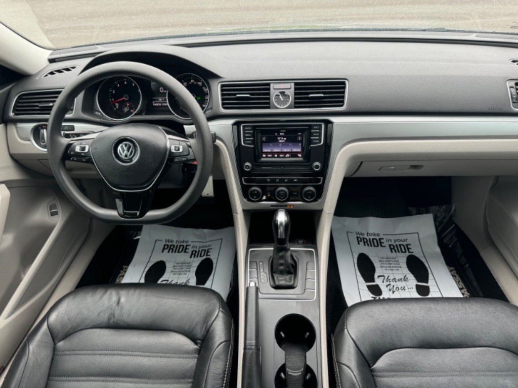 2016 Volkswagen Passat S photo