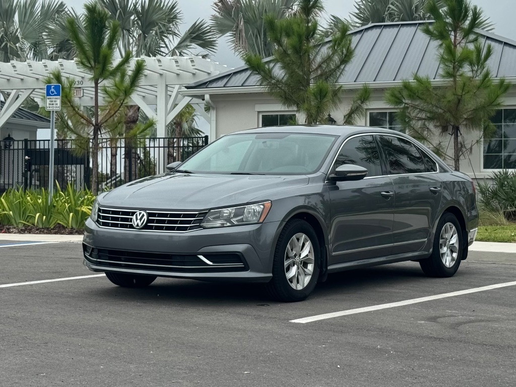 2016 Volkswagen Passat S photo