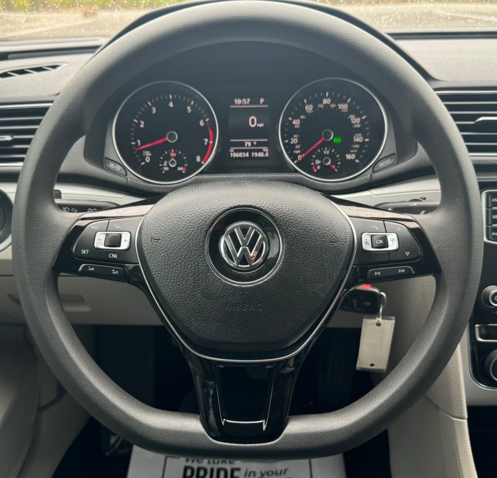 2016 Volkswagen Passat S photo