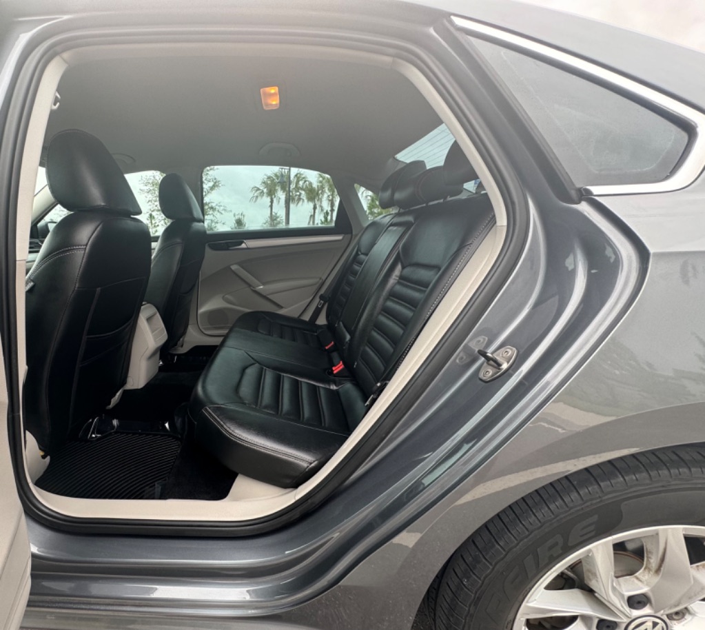 2016 Volkswagen Passat S photo