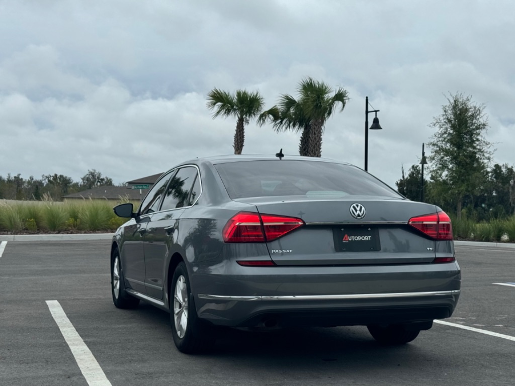 2016 Volkswagen Passat S photo