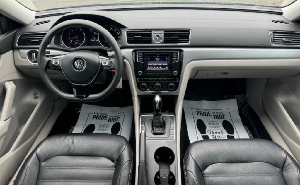 2016 Volkswagen Passat S photo